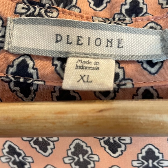 PLEIONE Peach and Navy Print Sleeveless High-Low Blouse - Size XL - Picture 4 of 6